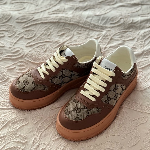 Like new! Size 5 - Picture 5 of 5